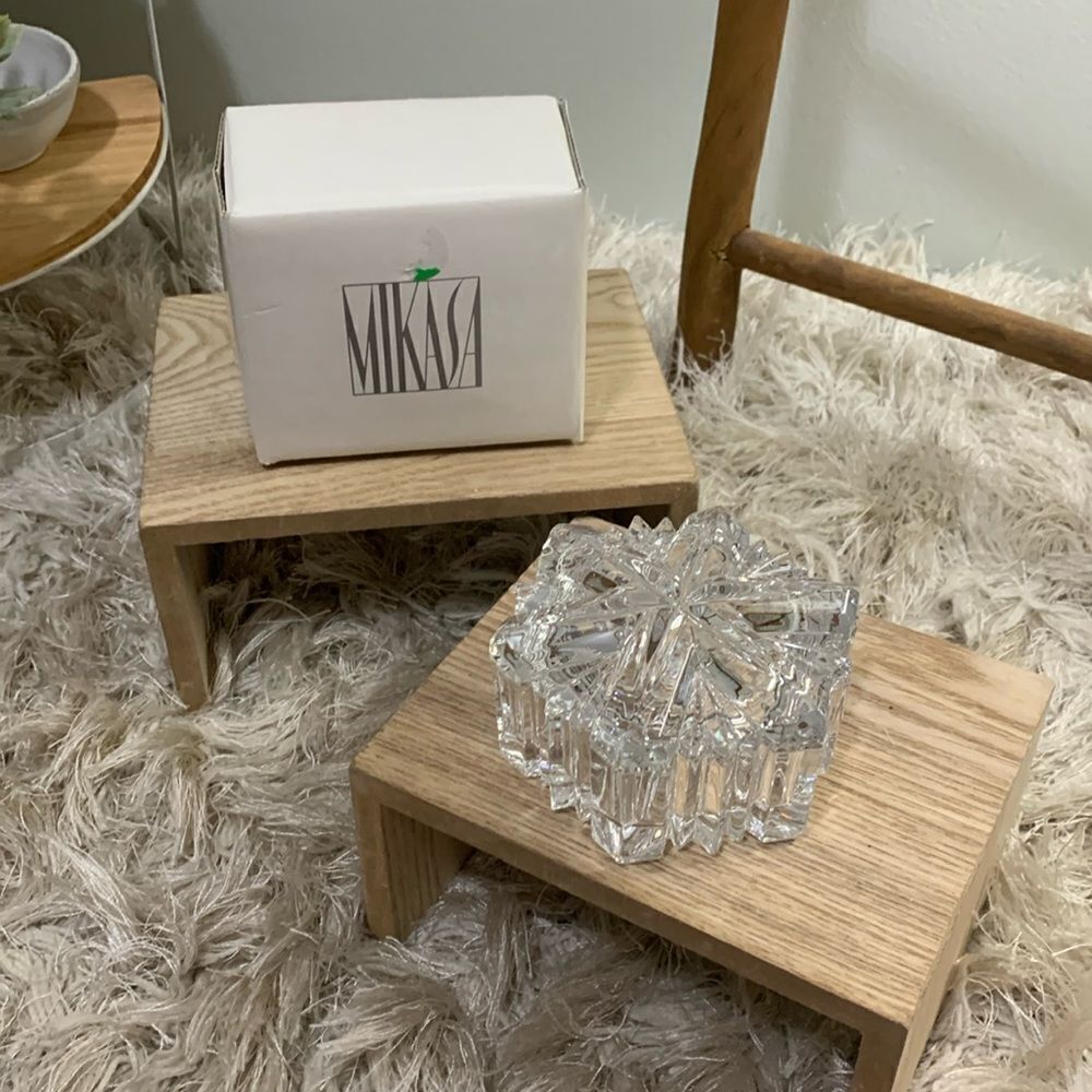 Mikasa Glass‎ Natures Song Snowflake Covered Trinket Jewelry Box